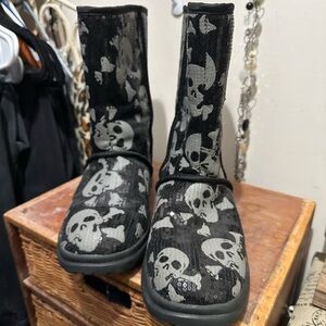 UGG Black and Gray Cozy Boots